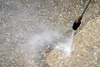 Power washing and pressure washing